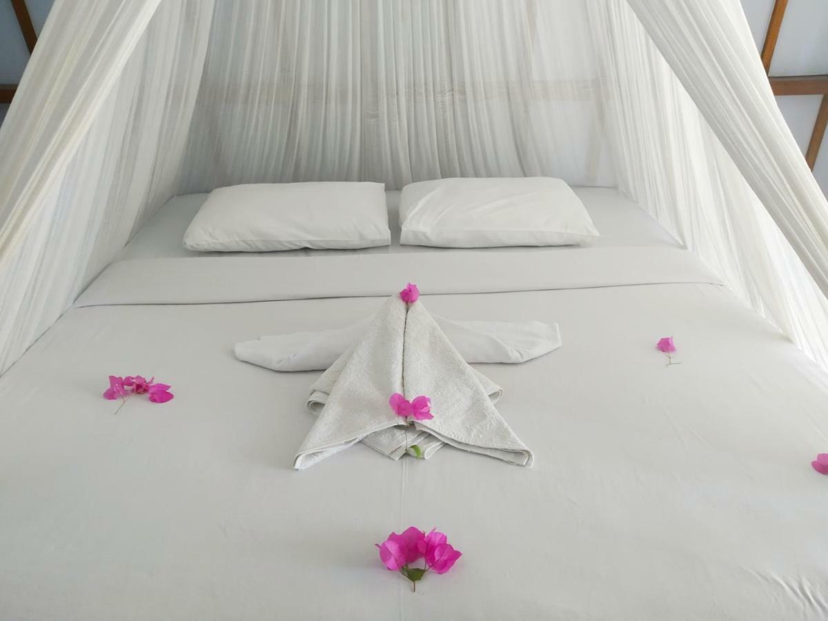 Sunset Beach Bungalow Gili Meno Εξωτερικό φωτογραφία